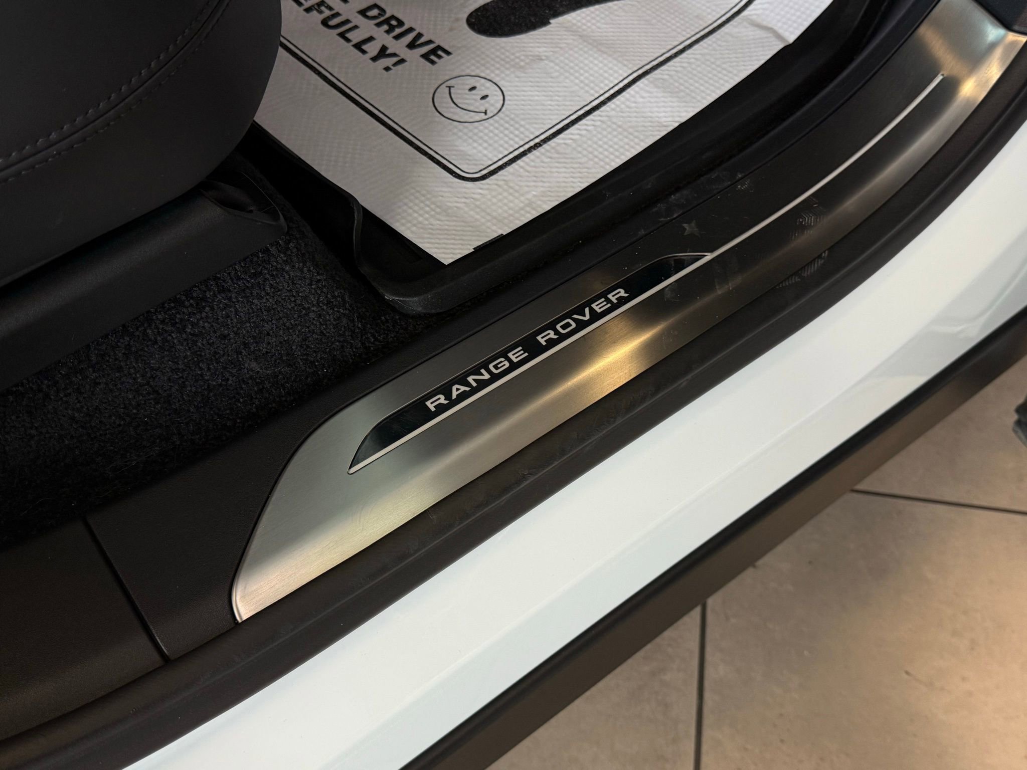 Used 2025 Land Rover Range Rover SE image 19