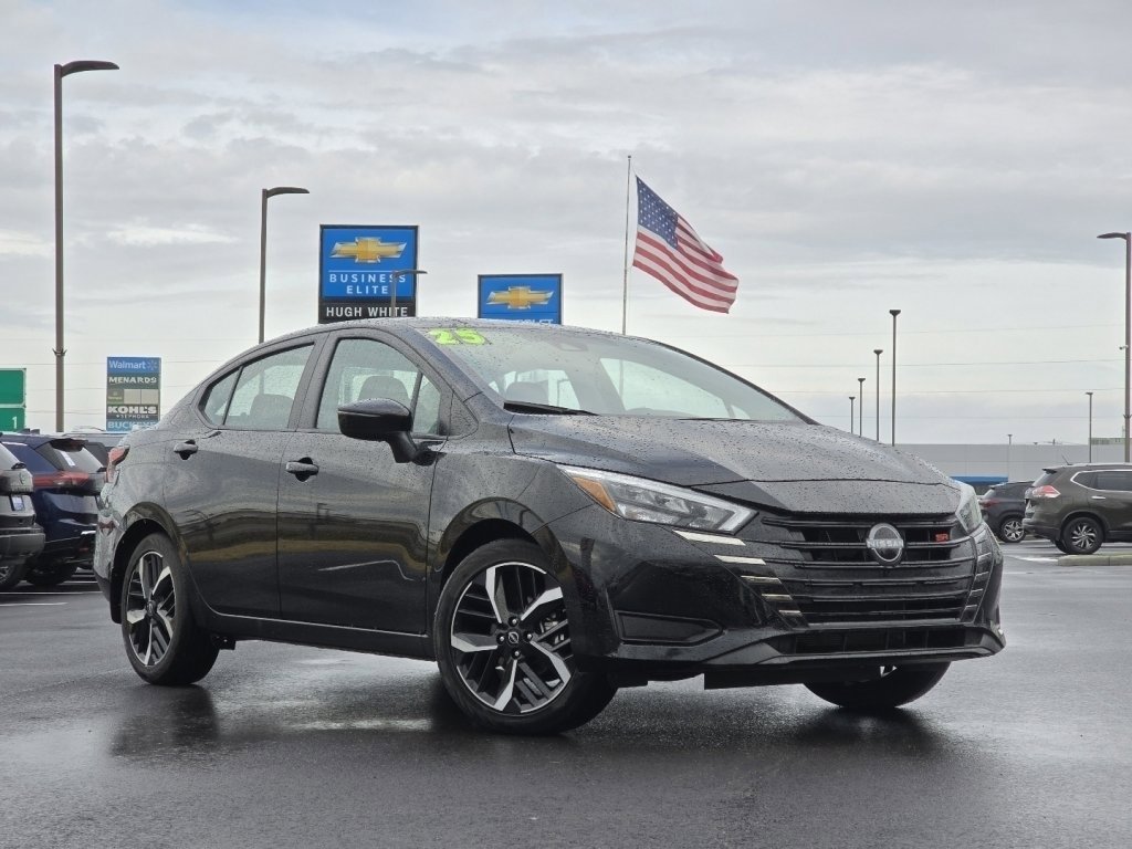 Used 2025 Nissan Versa SR w/ Trunk Package image 2