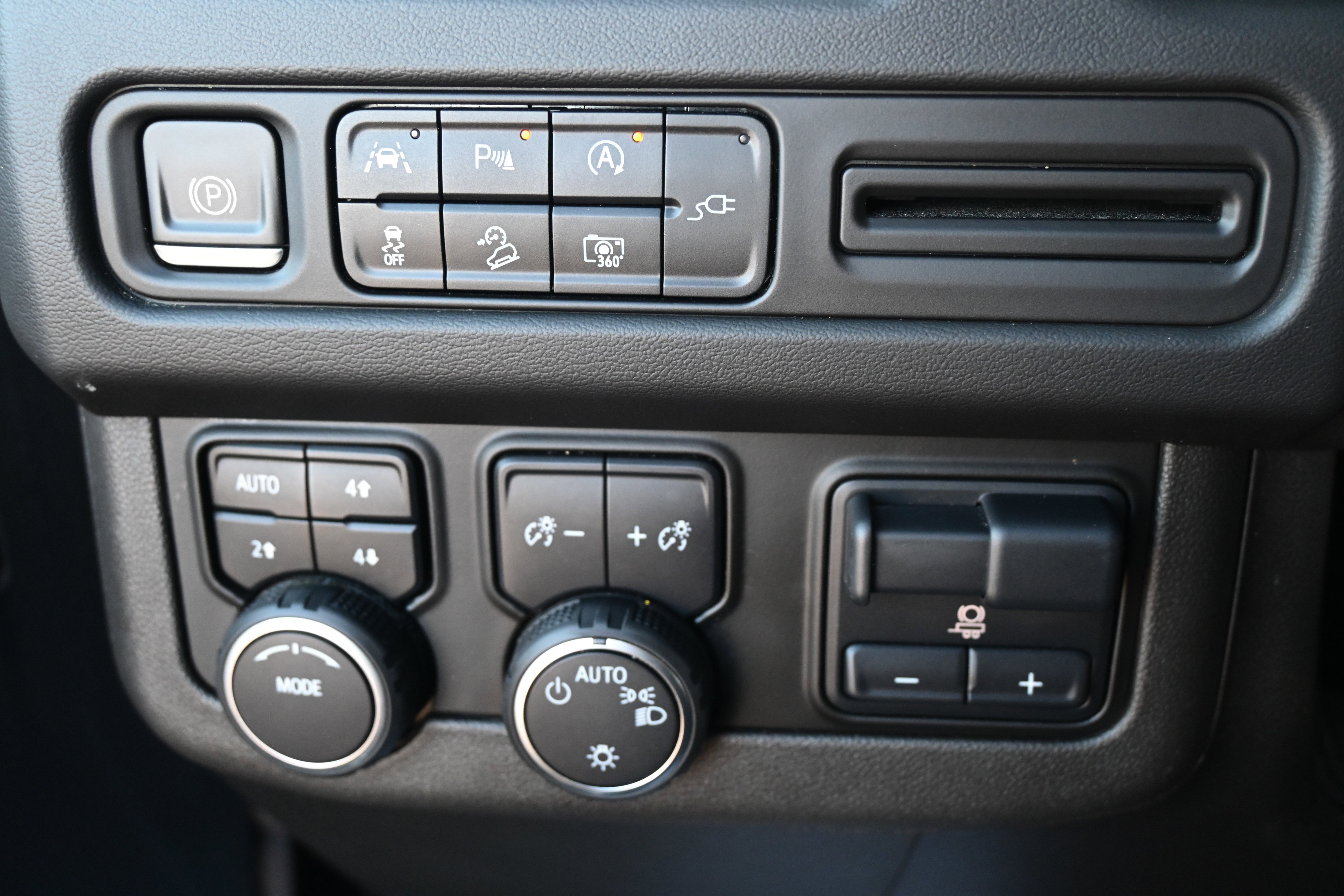 Used 2022 Chevrolet Tahoe Z71 w/ Luxury Package image 29