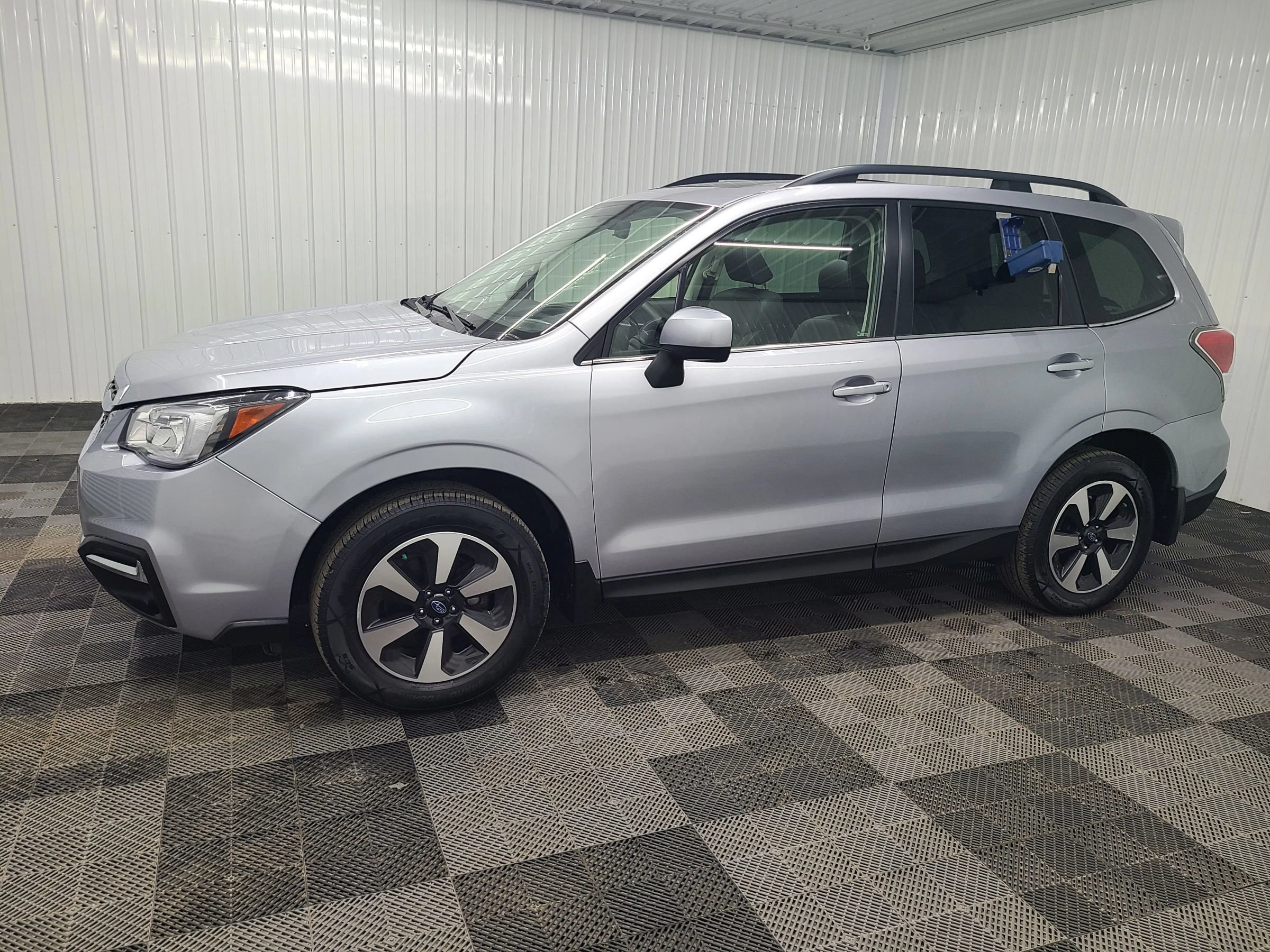 Used 2017 Subaru Forester 2.5i Limited AWD/4WD image 8