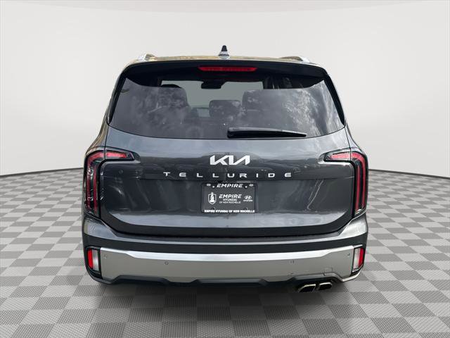 Used 2023 Kia Telluride EX w/ EX Captain's Chair Package image 5
