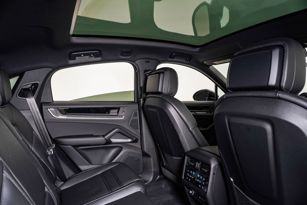 New 2026 Porsche Cayenne Coupe AWD/4WD image 16
