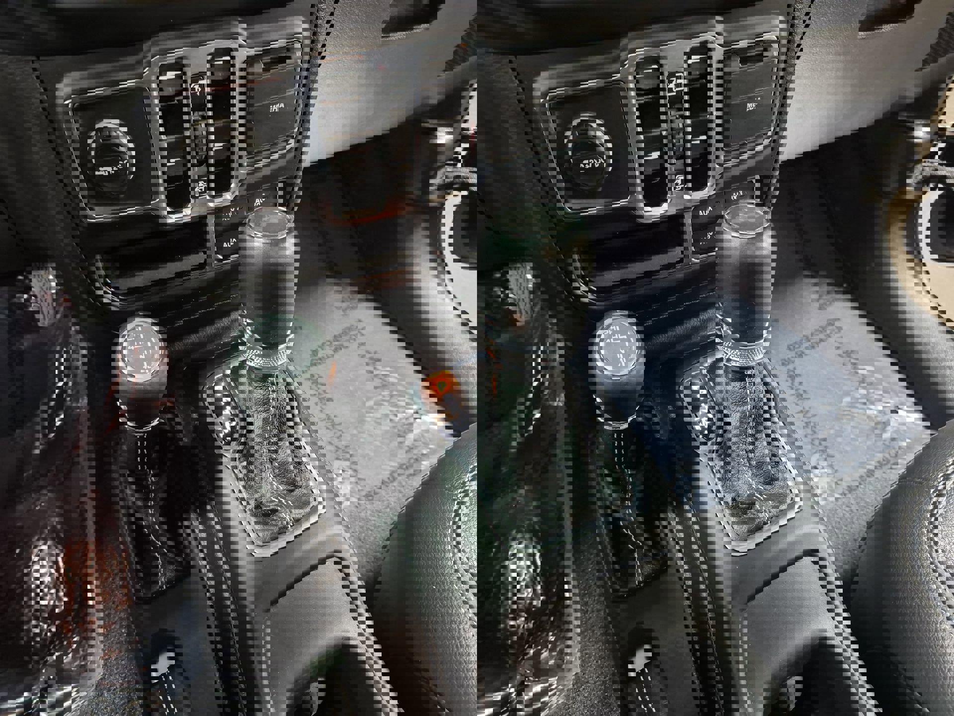 Used 2023 Jeep Wrangler Sahara w/ Cold Weather Group image 17