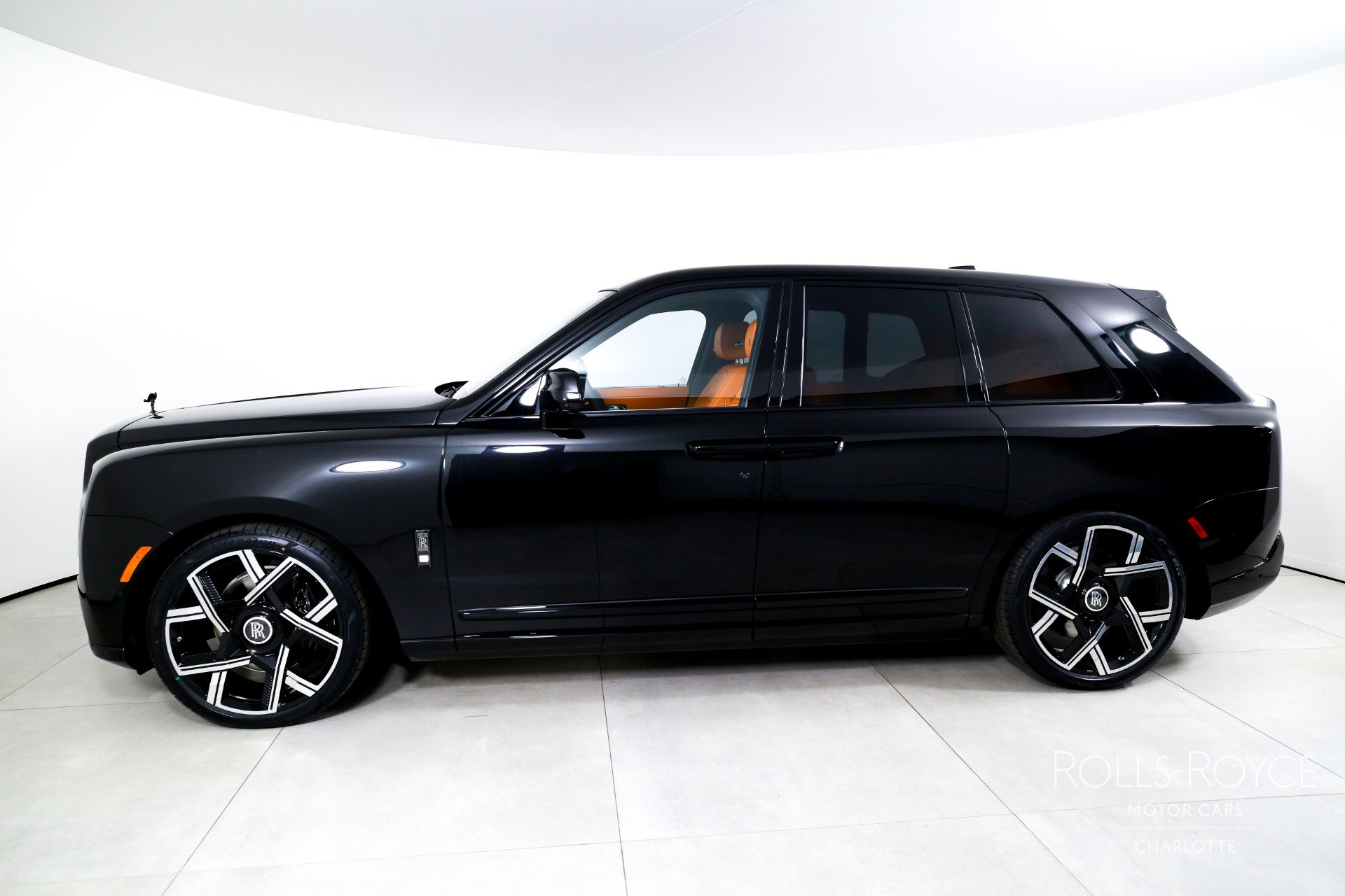 New 2026 Rolls-Royce Cullinan Black Badge image 3