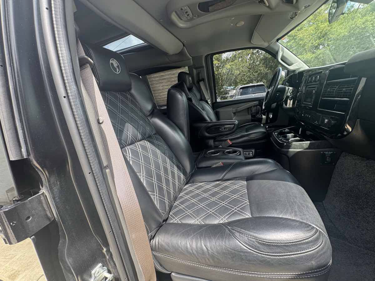Used 2021 Chevrolet Express 2500 w/ Enhanced Convenience Package RWD image 8