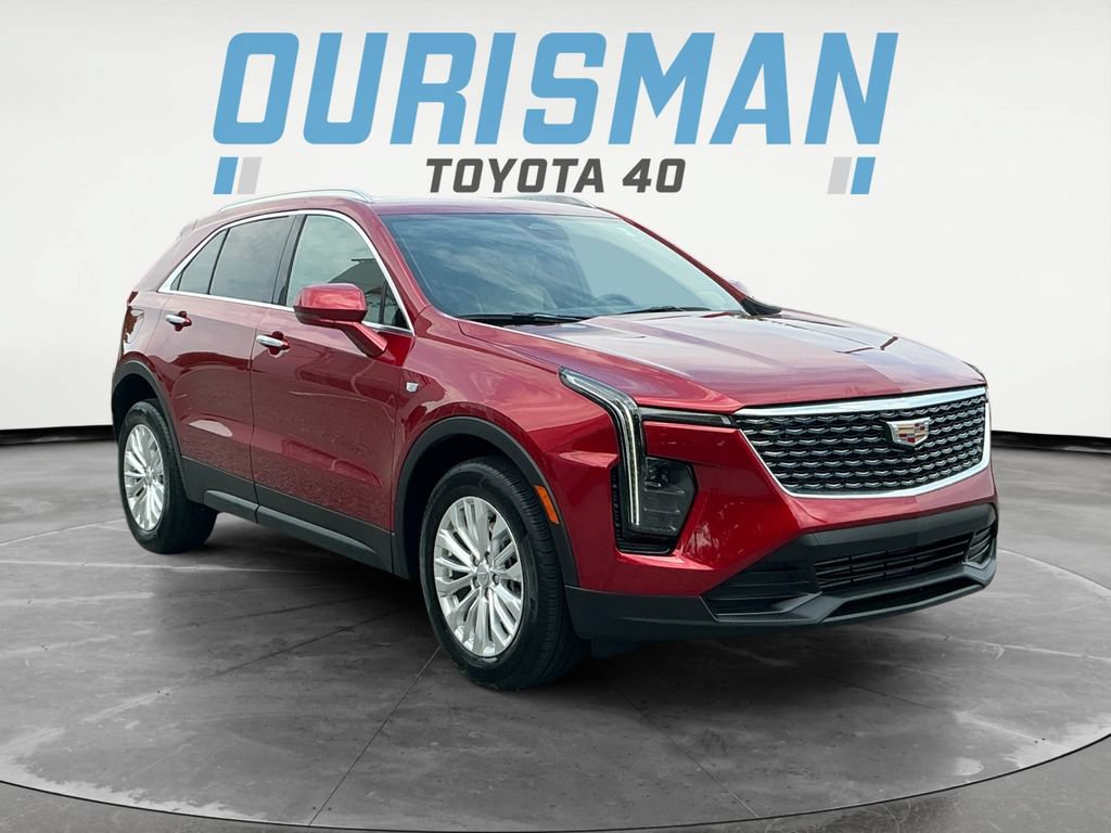 Used 2024 Cadillac XT4 Luxury w/ Cold Weather Package FWD image 1