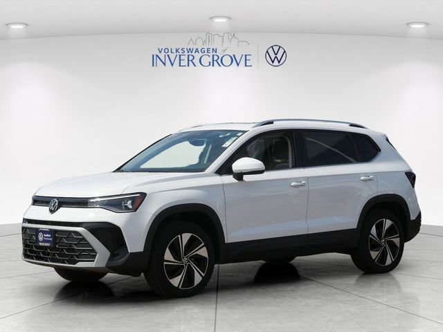 Used 2025 Volkswagen Taos SE AWD/4WD image 3