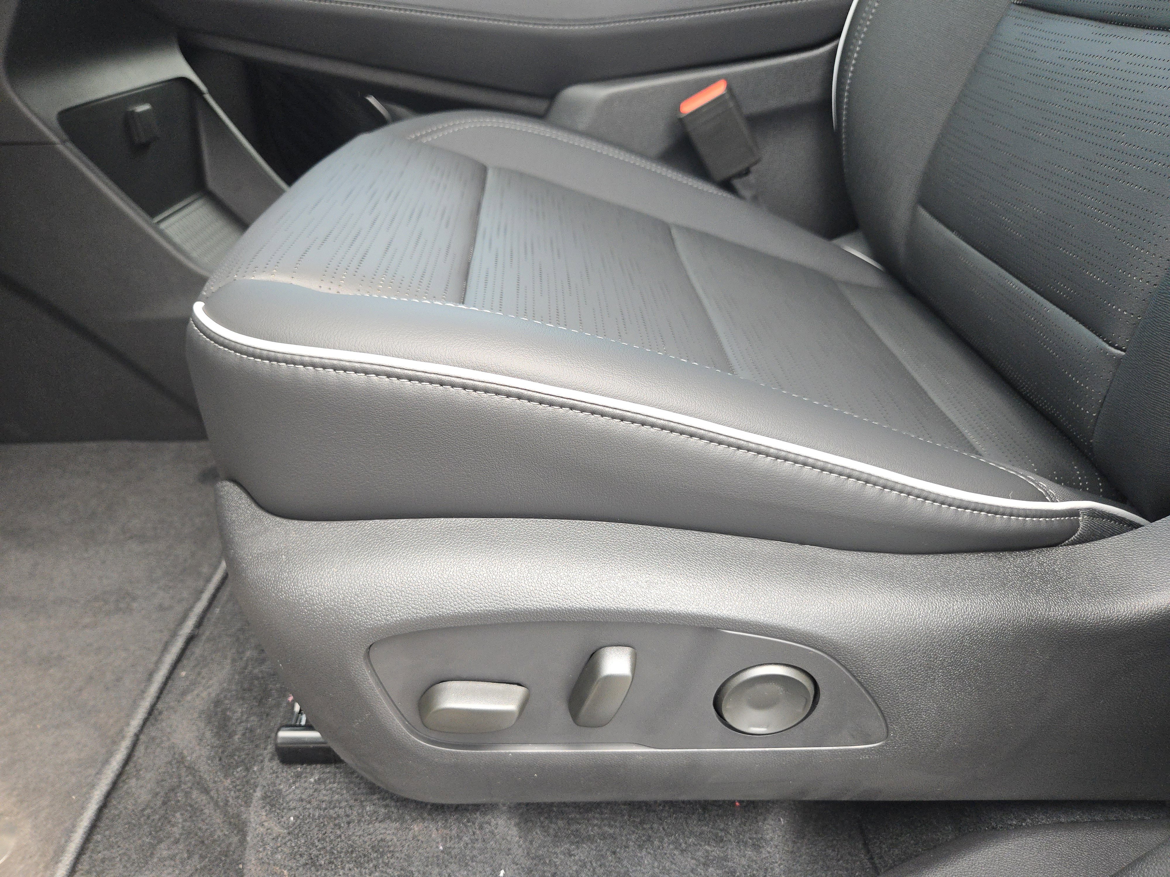 New 2026 Buick Enclave Sport Touring w/ Power Package image 19