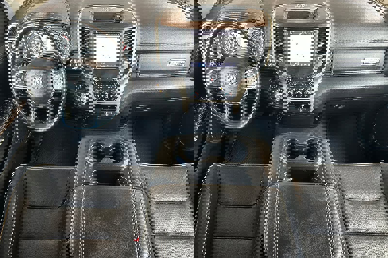 Used 2022 RAM 1500 Laramie AWD/4WD image 3