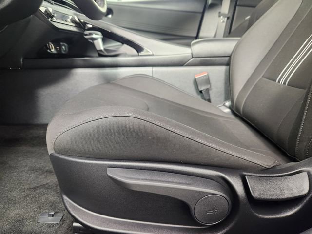 Certified 2025 Hyundai Elantra SEL FWD image 12