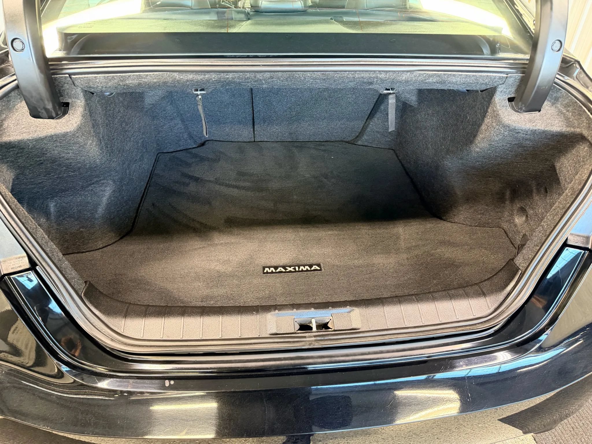Used 2017 Nissan Maxima Platinum w/ Medallion Package FWD image 14