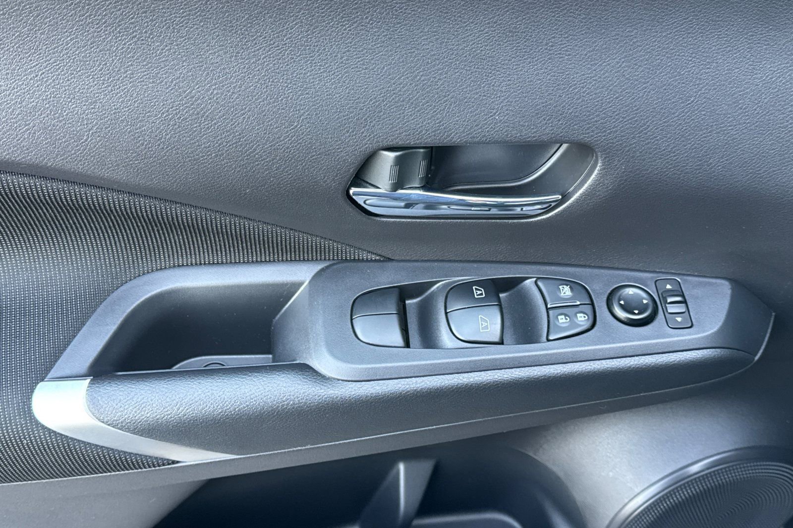 Used 2023 Nissan Kicks SV image 10