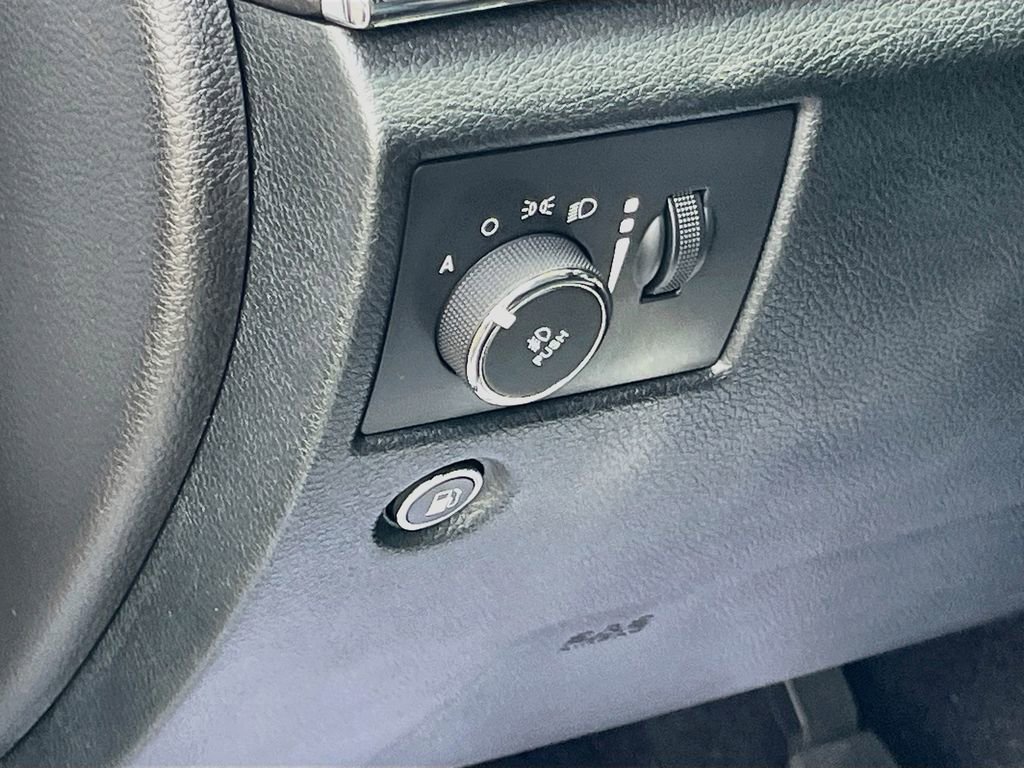 Used 2016 Jeep Grand Cherokee Overland AWD/4WD image 10