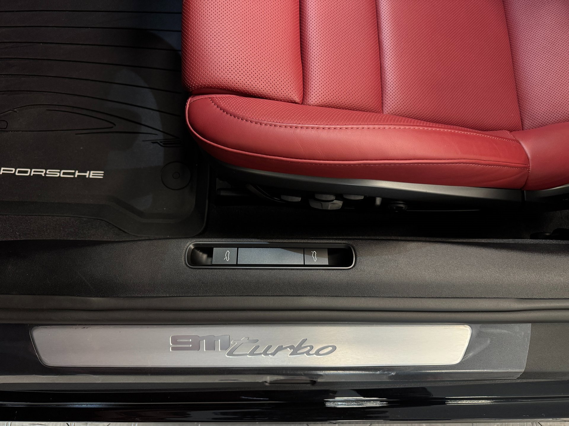 Used 2024 Porsche 911 Turbo image 40