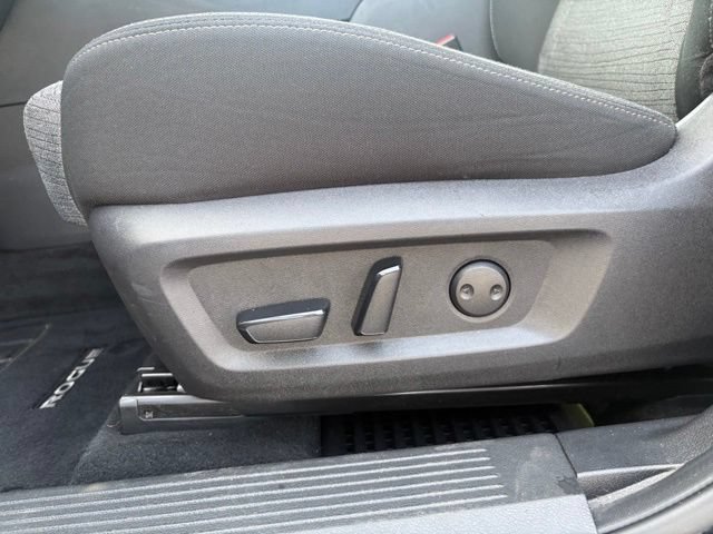 Used 2023 Nissan Rogue SV FWD image 9