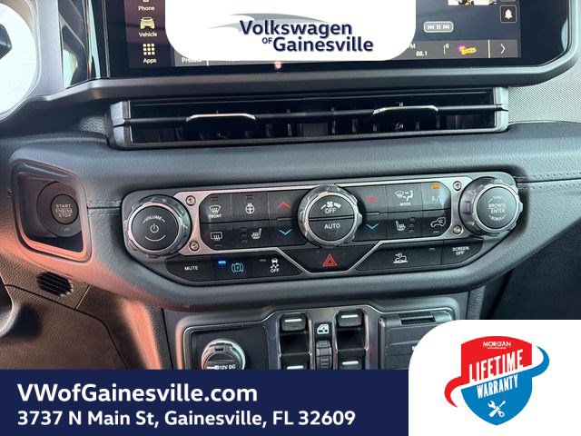 Used 2025 Jeep Wrangler Unlimited Sahara AWD/4WD image 21