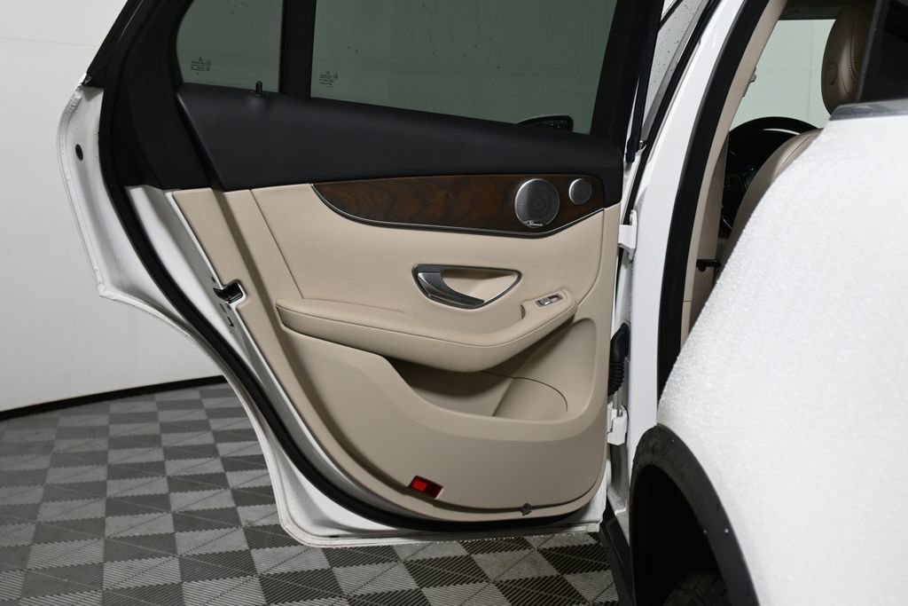 Used 2019 Mercedes-Benz GLC 300 4MATIC image 32