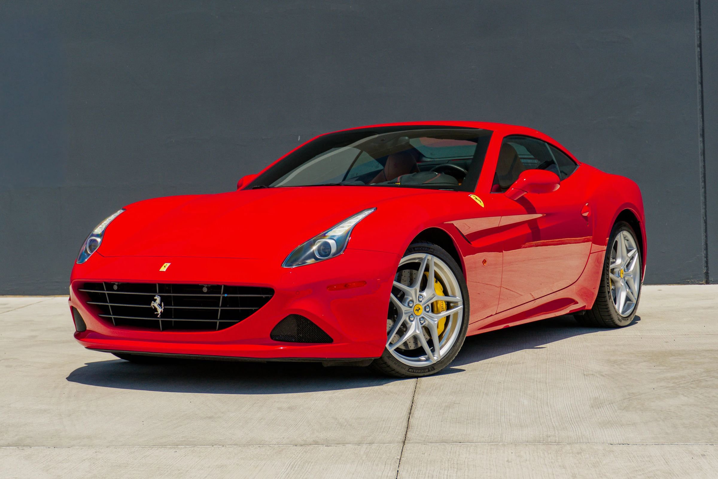 Used 2016 Ferrari California T RWD image 3