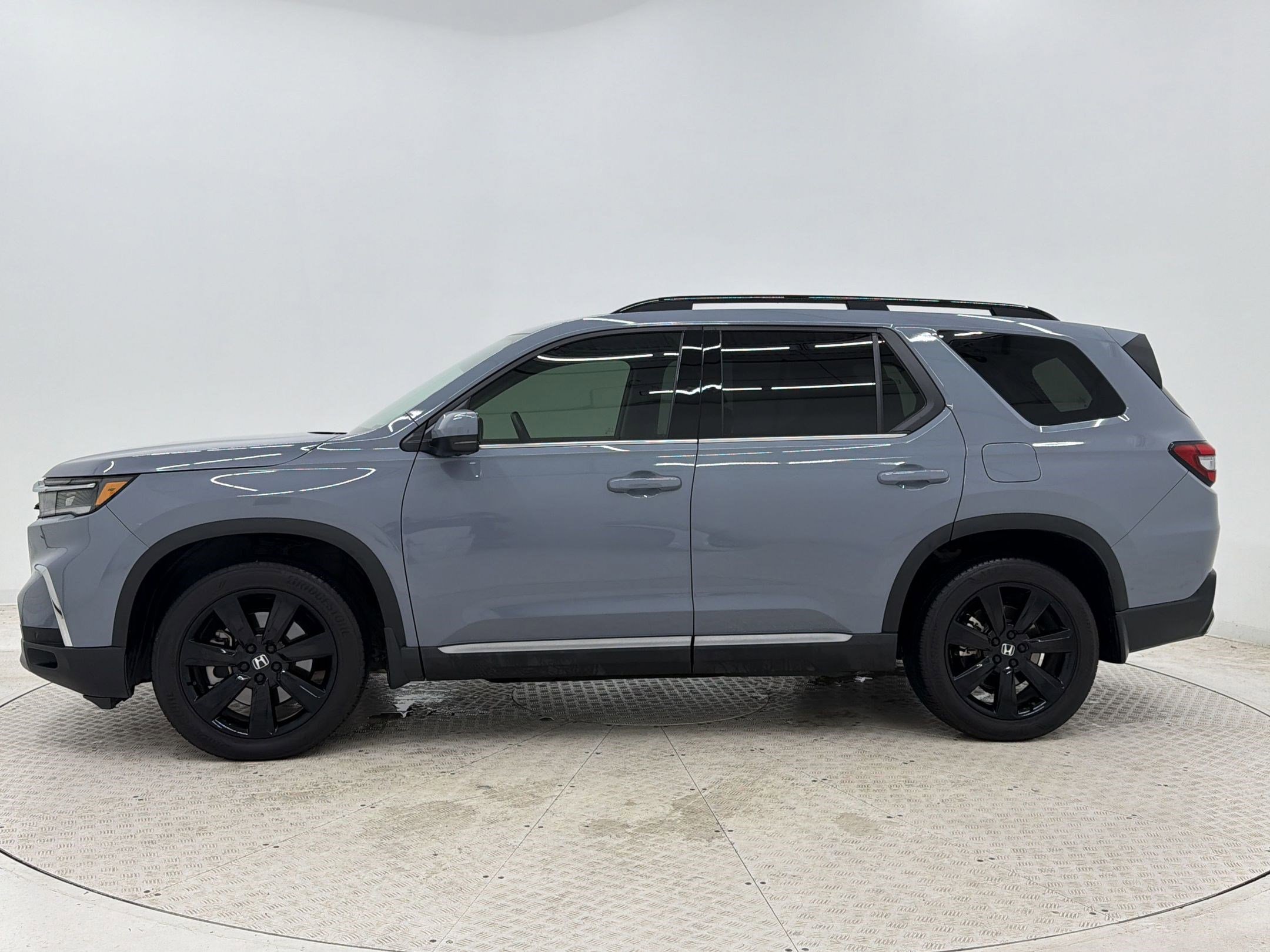 Used 2024 Honda Pilot Elite image 2