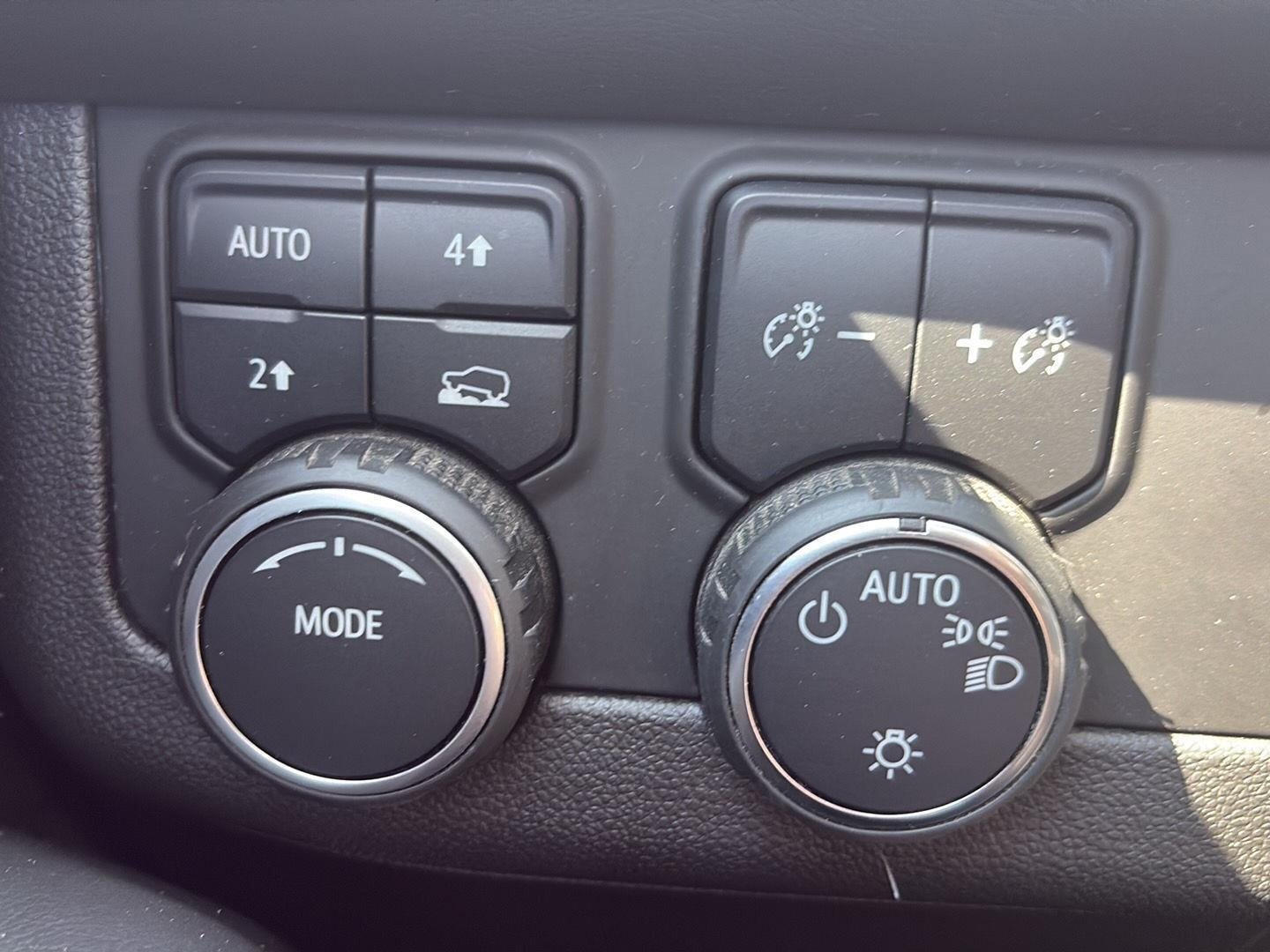 Used 2023 Chevrolet Suburban RST w/ Luxury Package AWD/4WD image 27