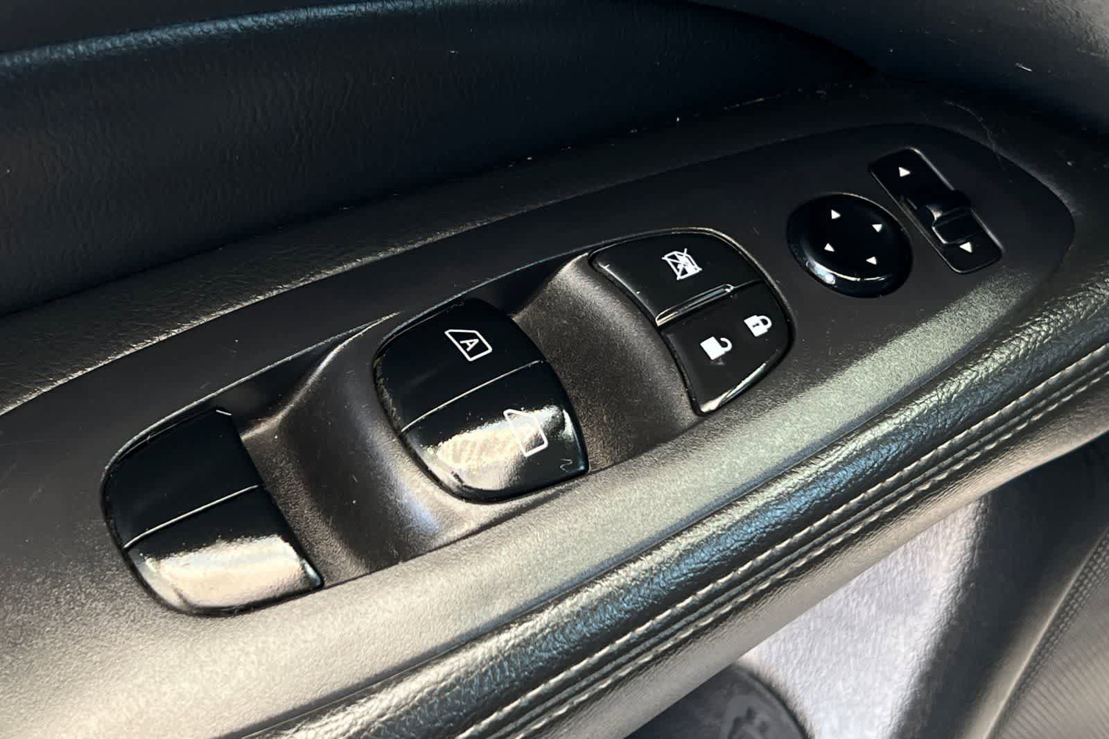 Used 2020 Nissan Pathfinder SL FWD image 14