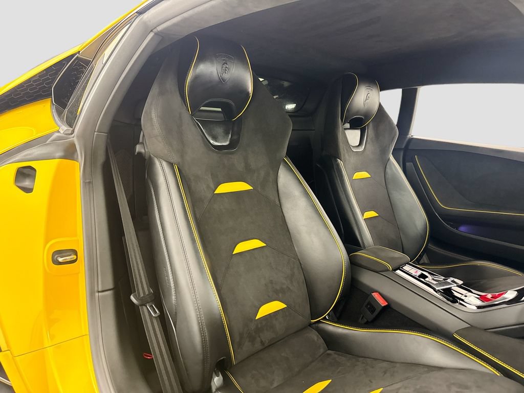 Used 2020 Lamborghini Huracan EVO RWD image 27