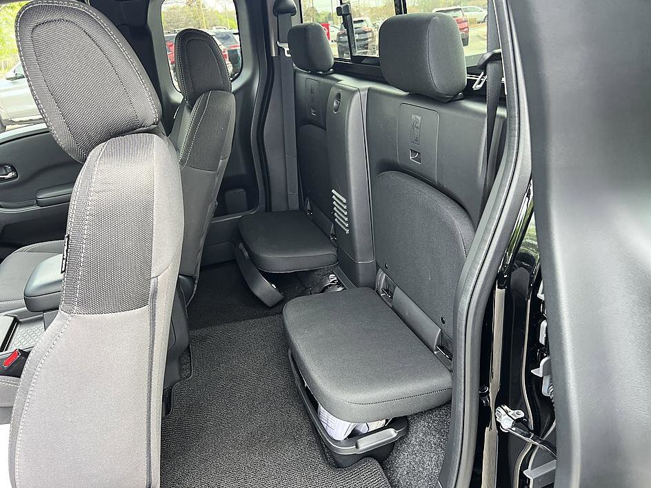 Certified 2025 Nissan Frontier SV image 15