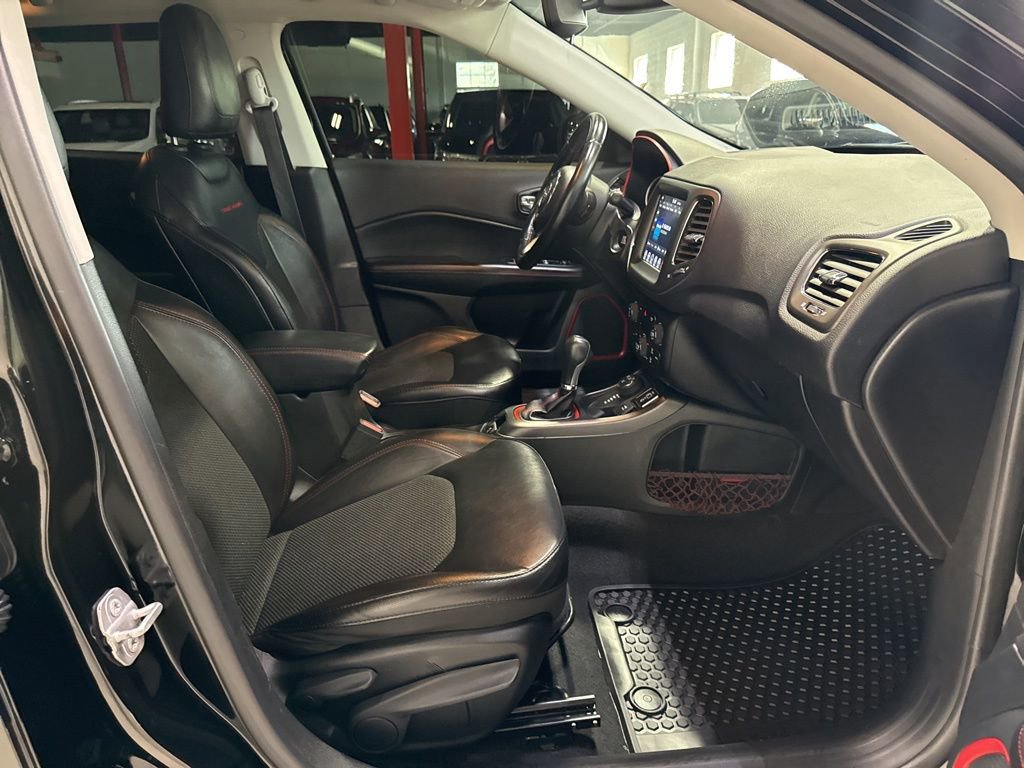 Used 2020 Jeep Compass Trailhawk AWD/4WD image 38