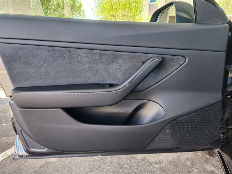 Used 2018 Tesla Model 3 Long Range RWD image 17