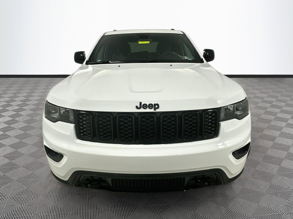 Used 2019 Jeep Grand Cherokee Laredo AWD/4WD image 3