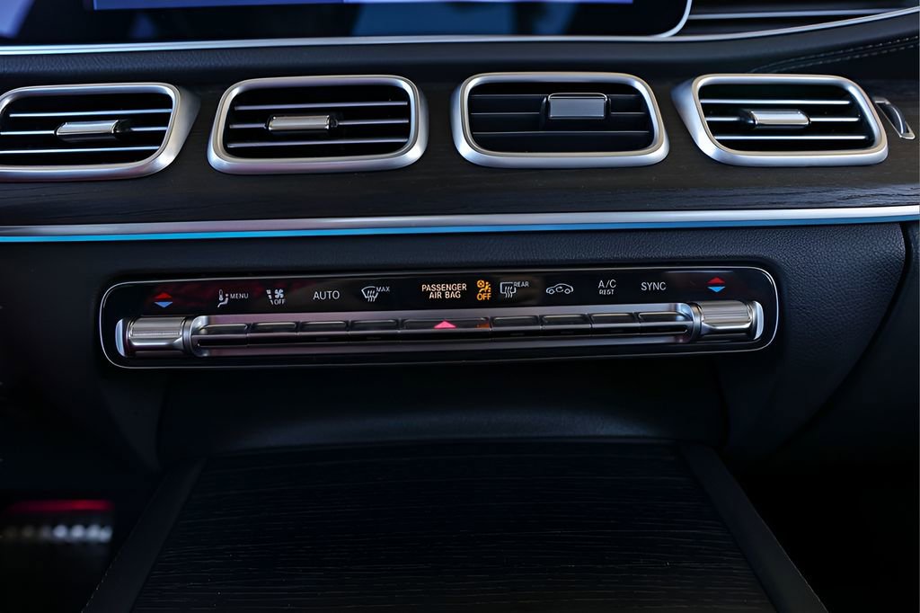 Used 2025 Mercedes-Benz GLS 450 4MATIC image 22