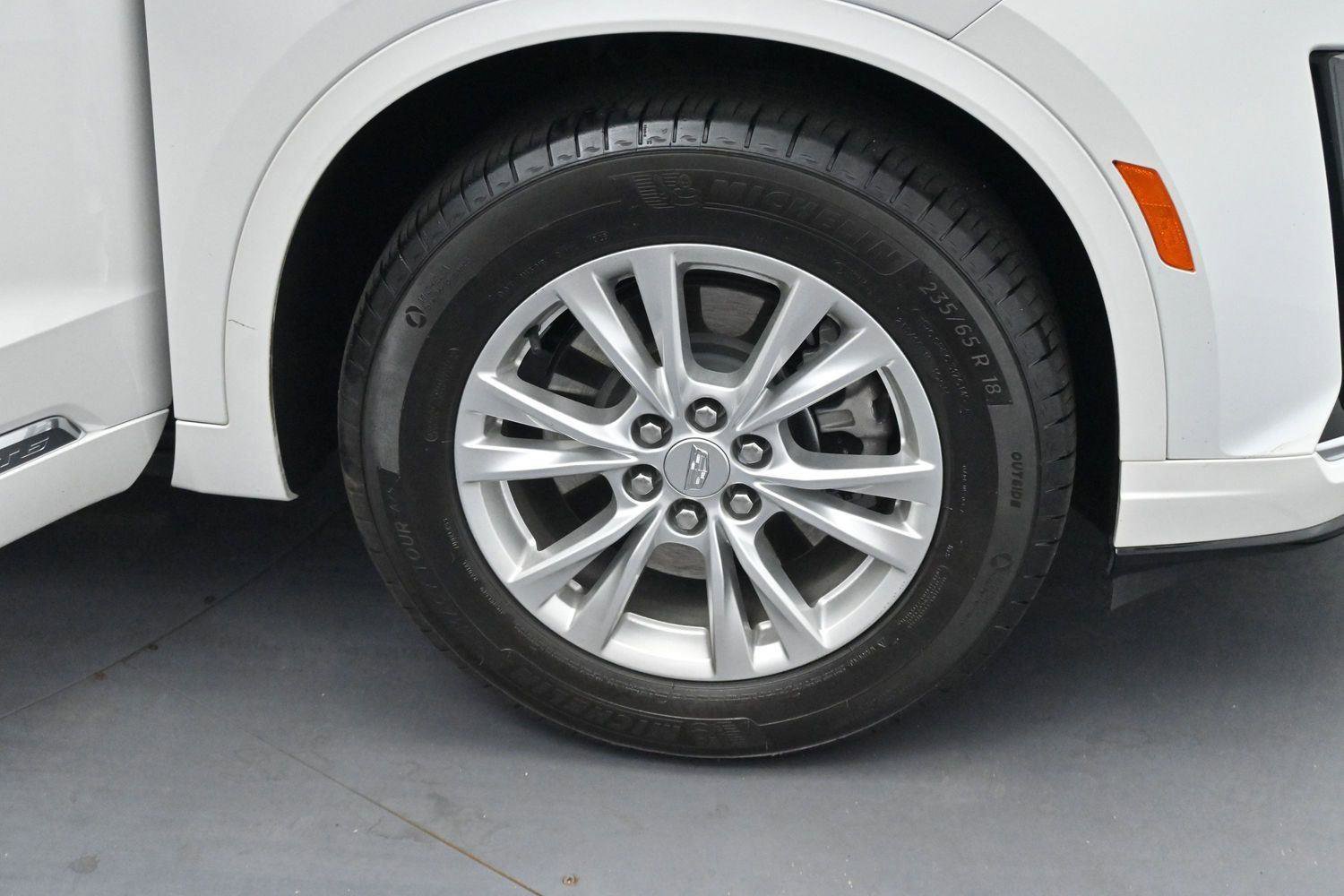 Certified 2025 Cadillac XT6 Luxury FWD image 39