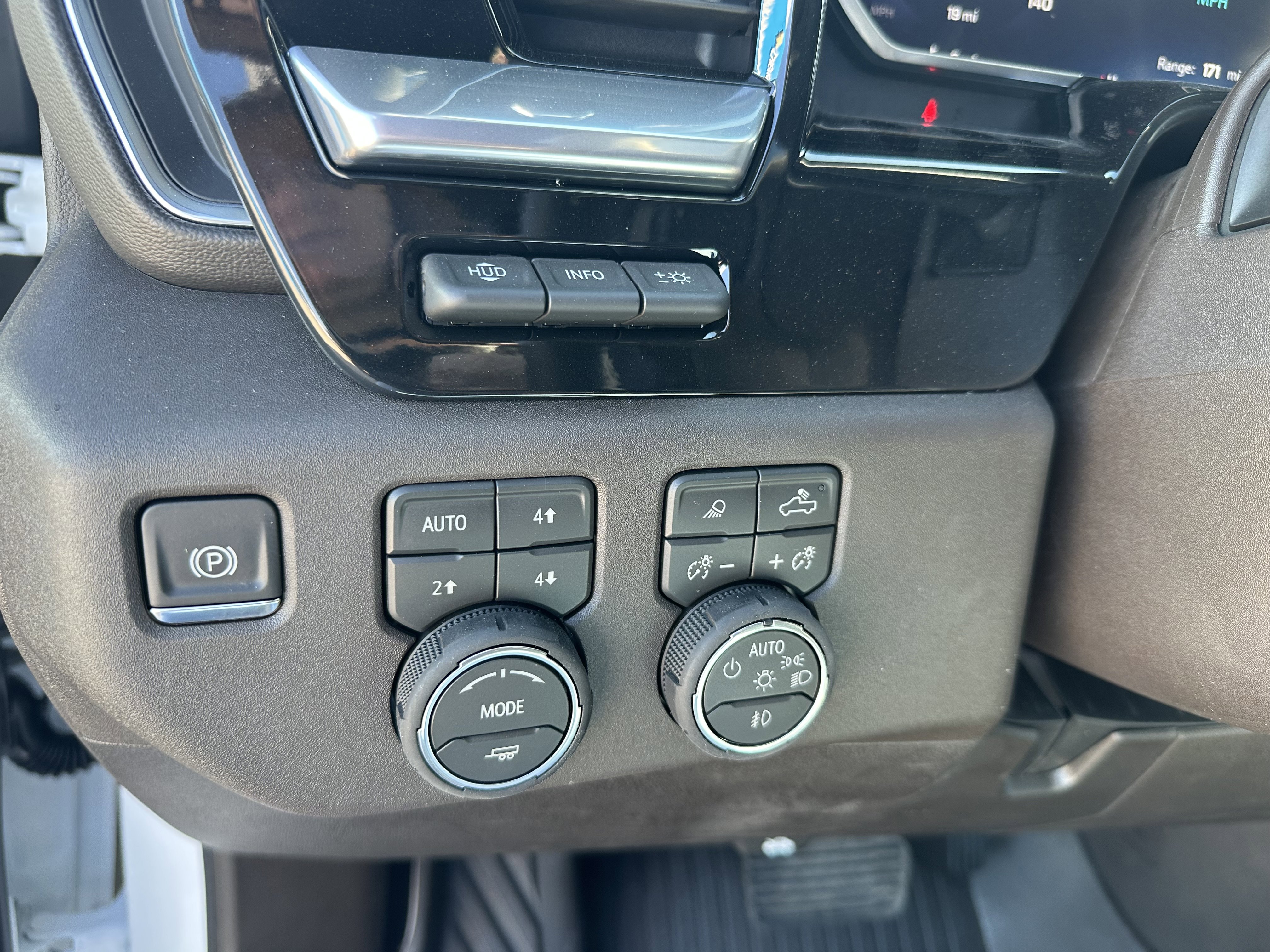 New 2026 Chevrolet Silverado 3500 LTZ w/ LTZ Convenience Package AWD/4WD image 27