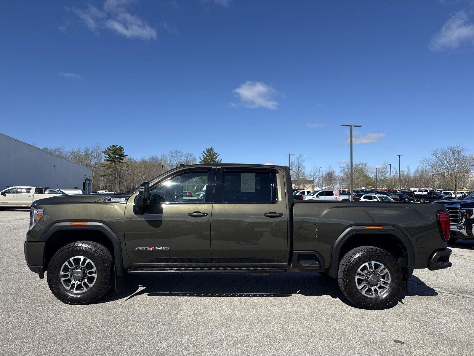 Used 2022 GMC Sierra 2500 AT4 w/ AT4 Preferred Package AWD/4WD image 3