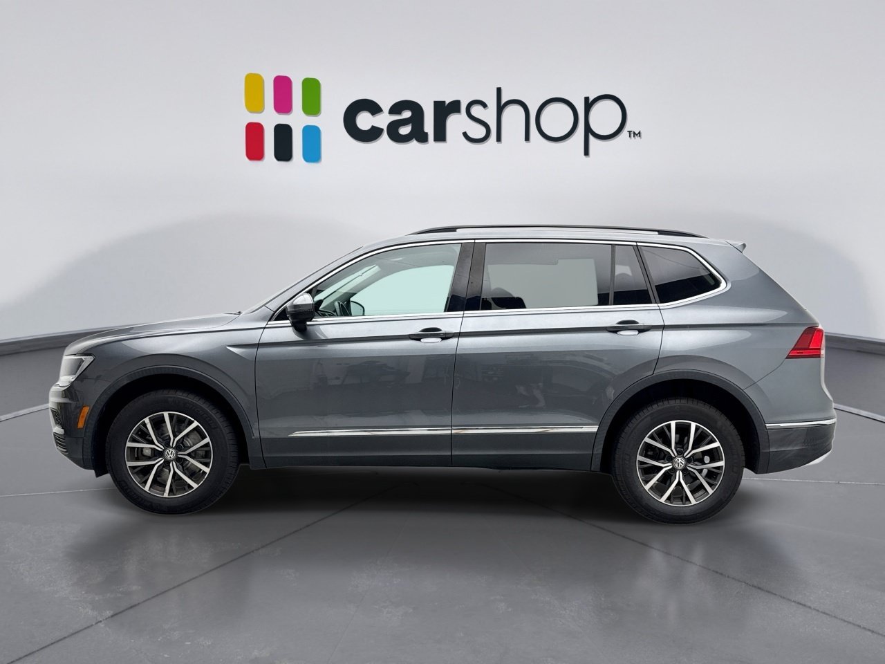 Used 2018 Volkswagen Tiguan SEL AWD/4WD image 2