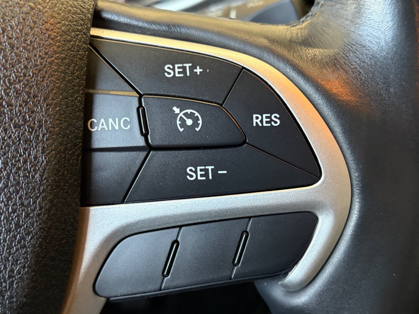 Used 2016 Jeep Cherokee Trailhawk w/ Cold Weather Group AWD/4WD image 18