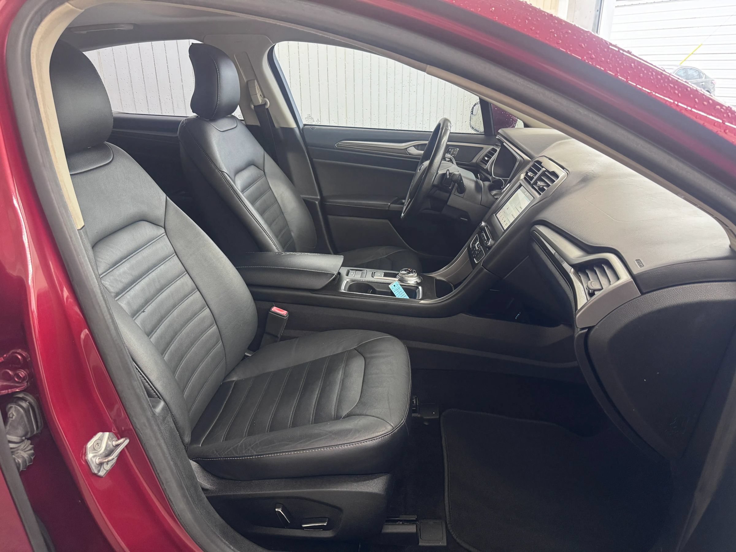 Used 2017 Ford Fusion SE w/ Fusion SE Technology Package FWD image 10