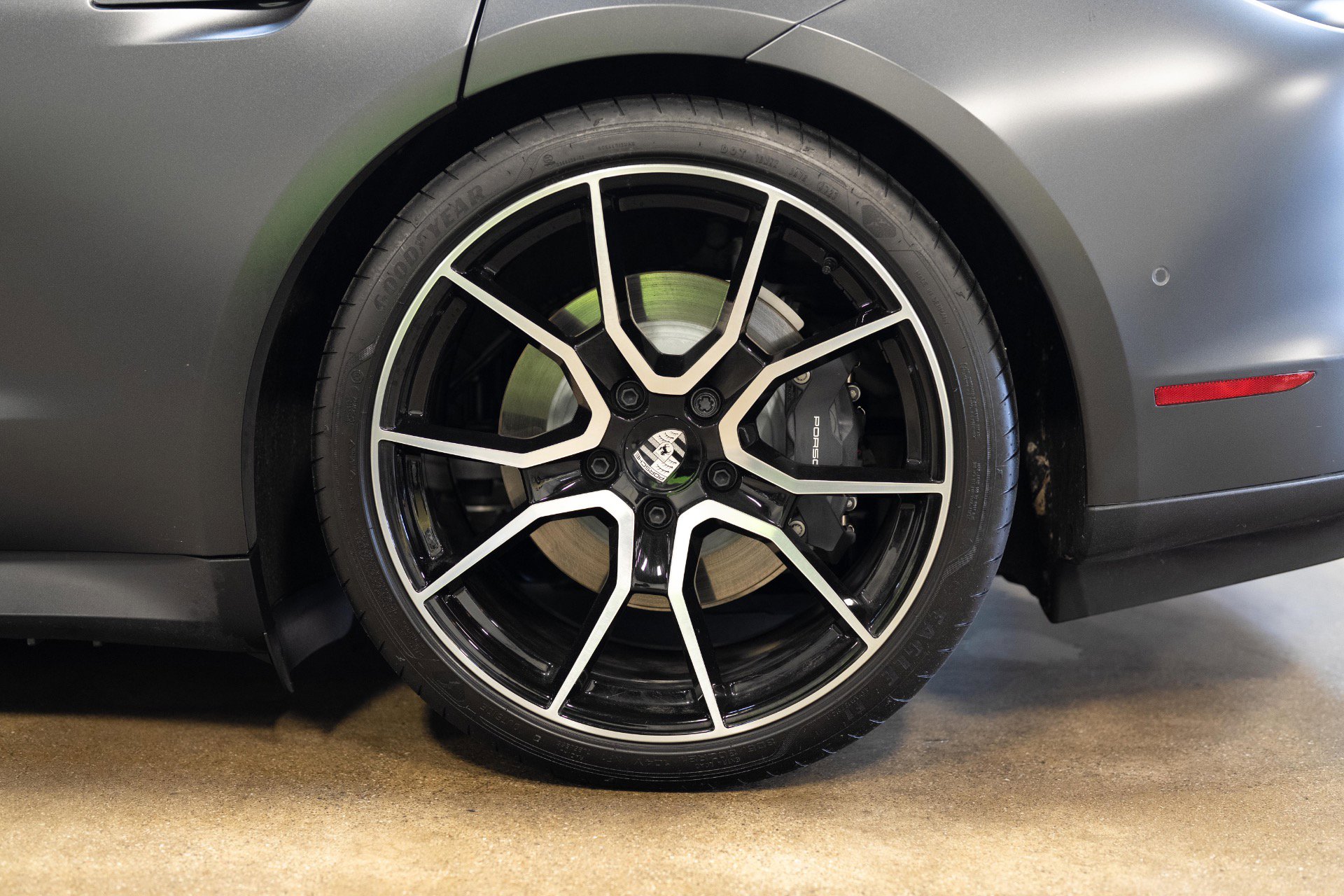 Used 2025 Porsche Taycan RWD image 31