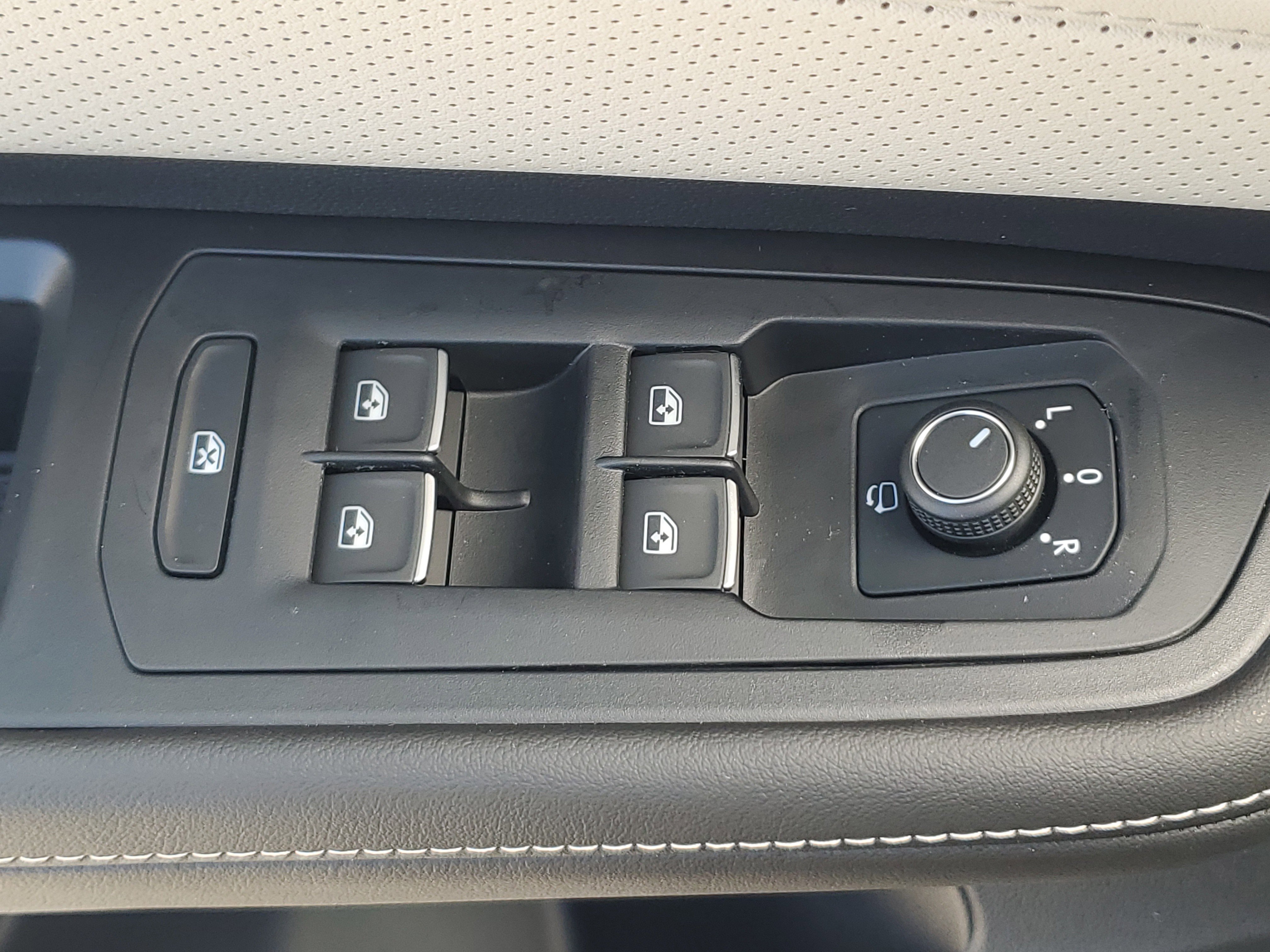 New 2025 Volkswagen Atlas Cross Sport SEL Premium R-Line image 19