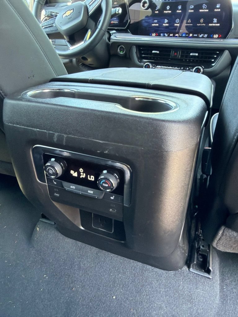 Used 2025 Chevrolet Suburban Premier AWD/4WD image 13