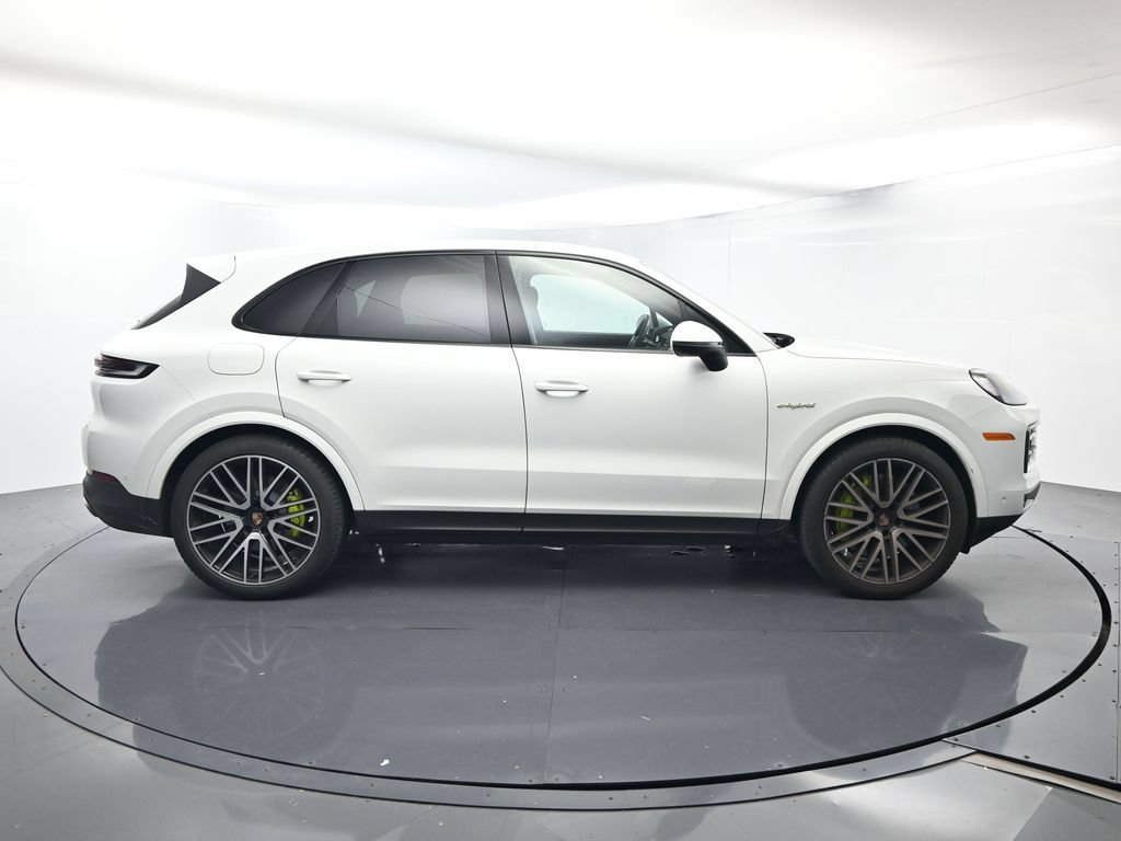 Certified 2025 Porsche Cayenne S AWD/4WD image 16
