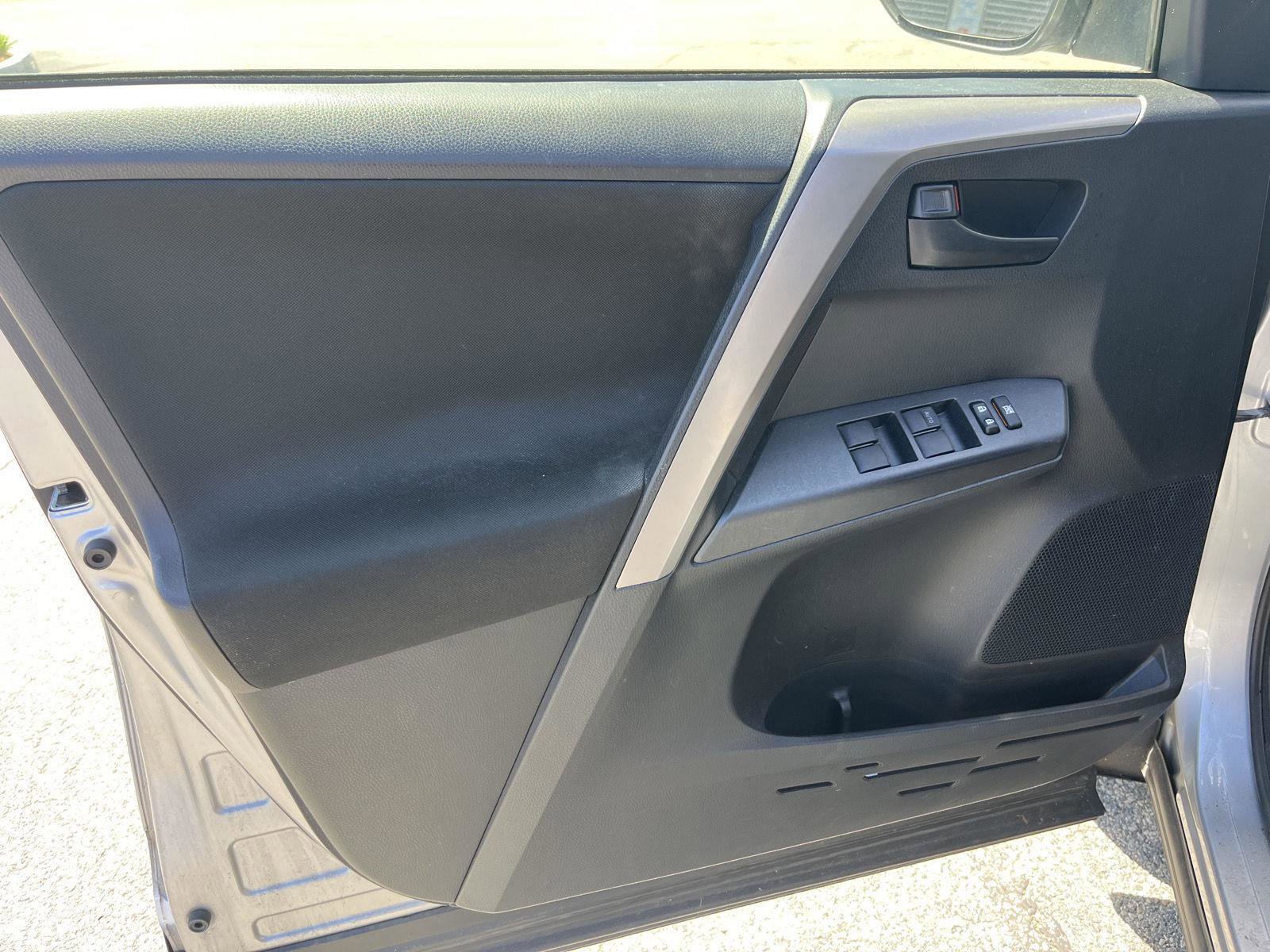 Used 2018 Toyota RAV4 LE w/ All Weather Liner Package AWD/4WD image 10