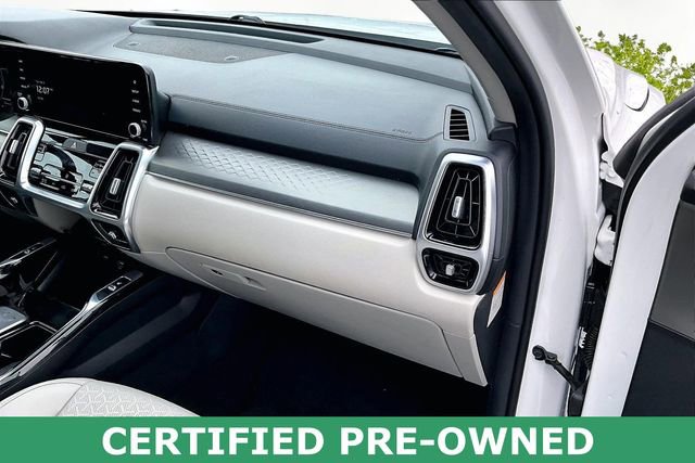 Certified 2022 Kia Sorento SX w/ Panoramic Sunroof Package image 15