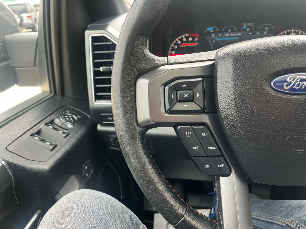 Used 2019 Ford F150 Lariat w/ Equipment Group 502A Luxury AWD/4WD image 14