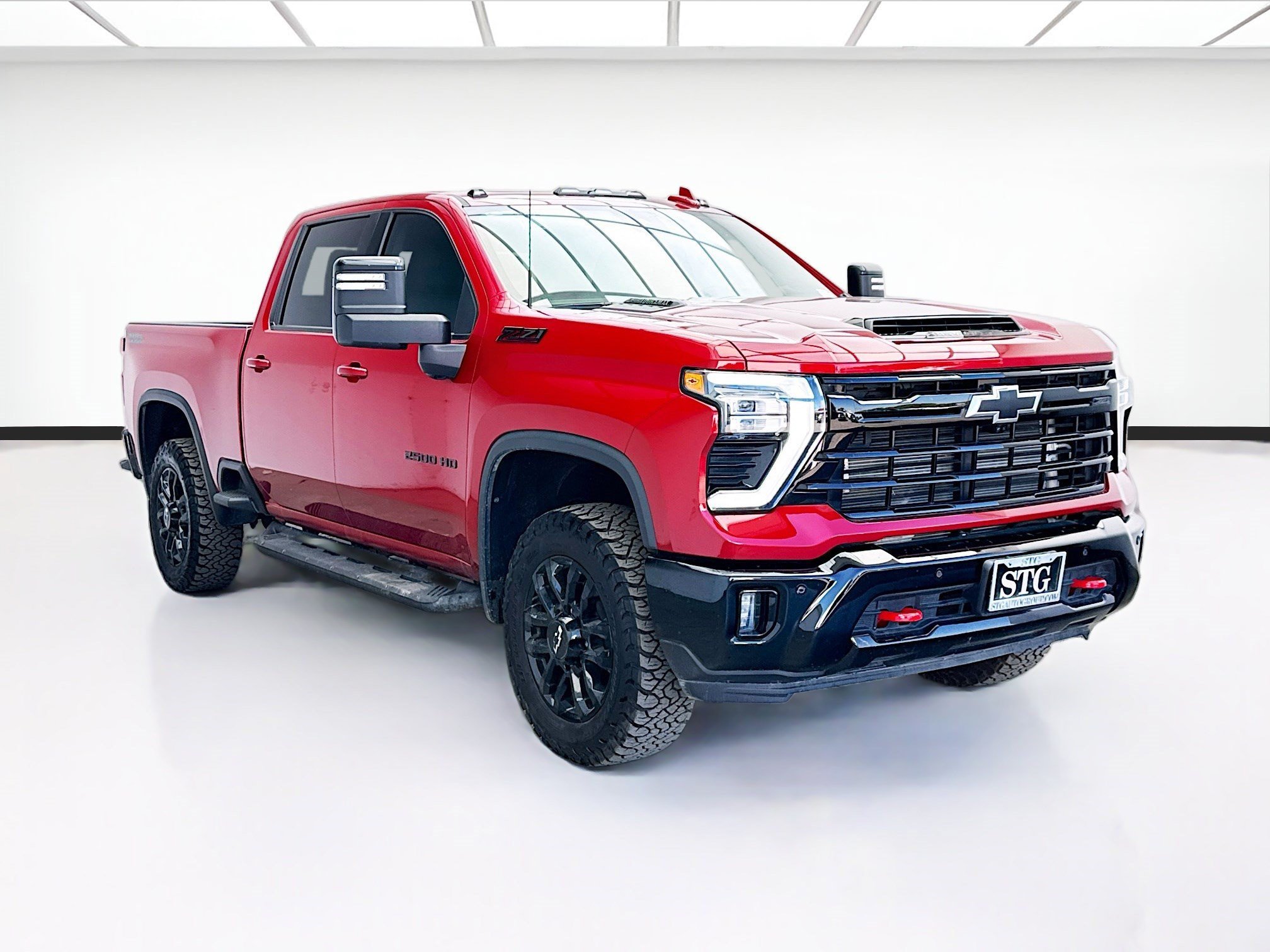 Used 2025 Chevrolet Silverado 2500 LTZ w/ LTZ Plus Package AWD/4WD image 3