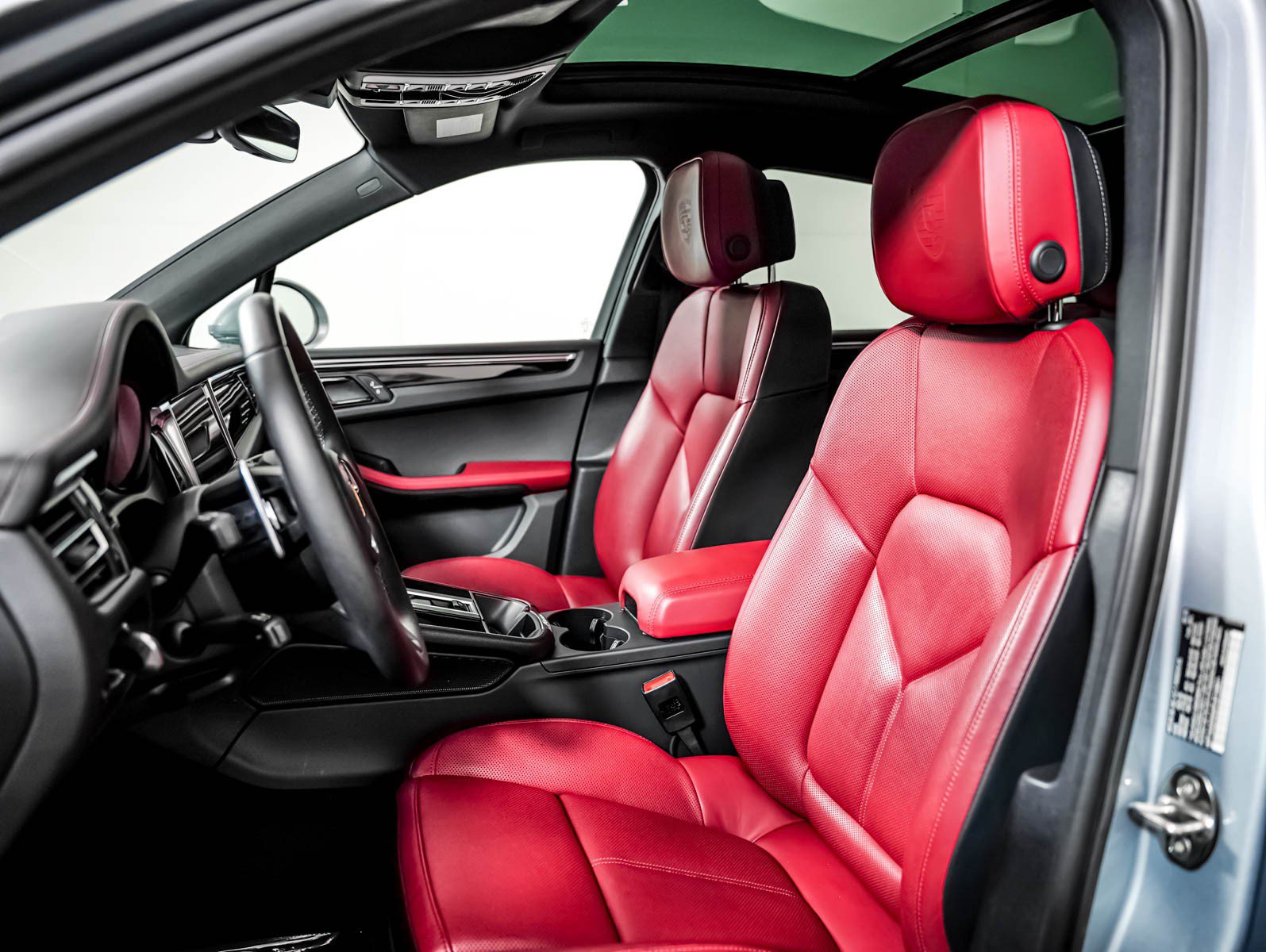 Certified 2023 Porsche Macan AWD/4WD image 5