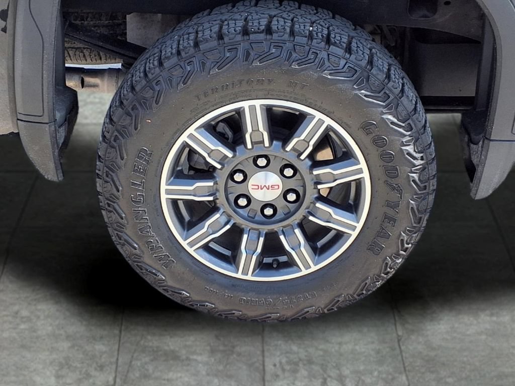 Used 2024 GMC Sierra 1500 AT4 w/ Technology Package AWD/4WD image 9