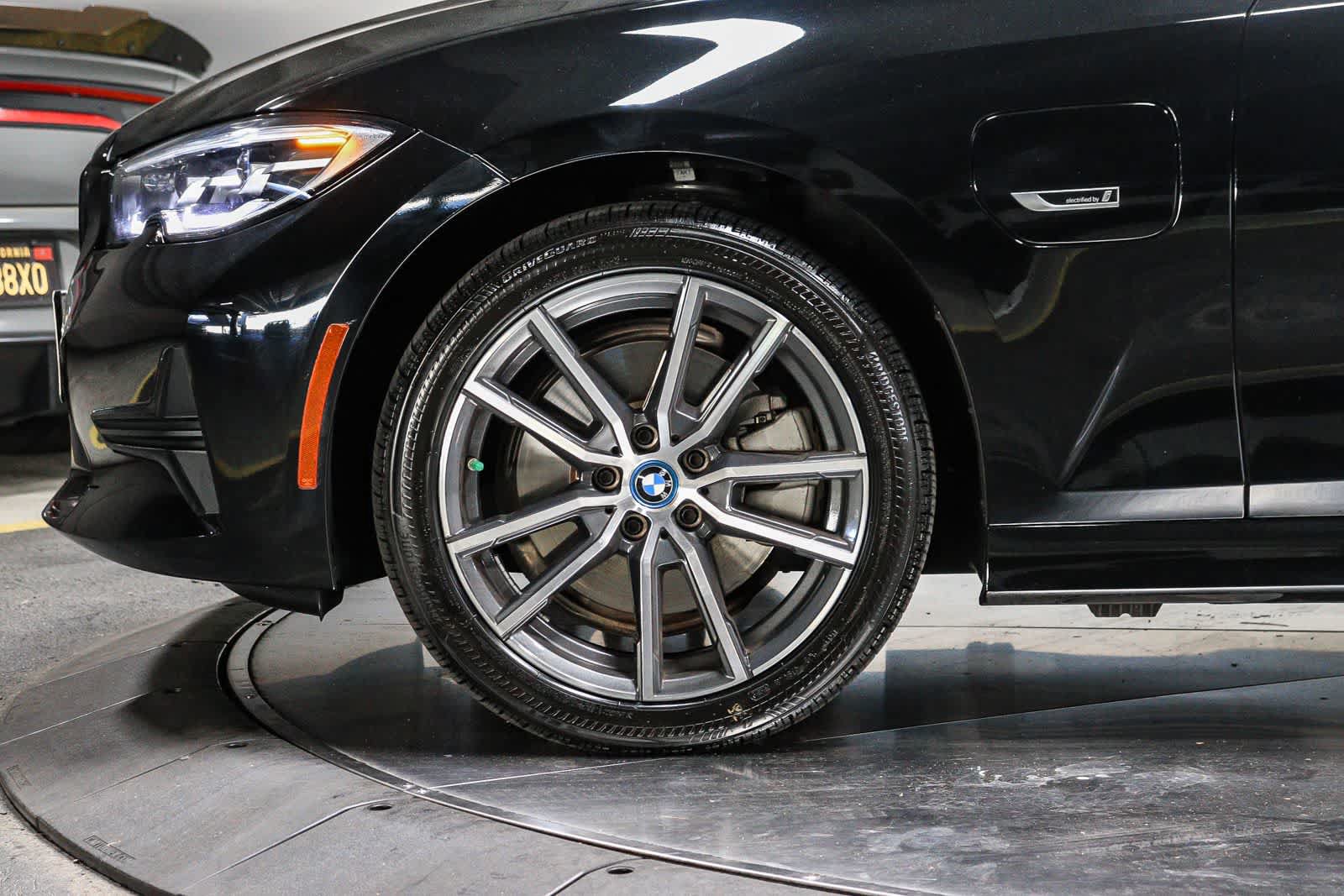 Used 2022 BMW 330e RWD image 9
