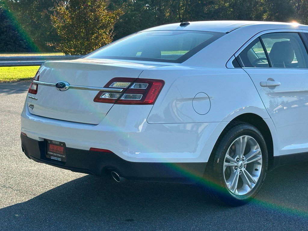 Used 2018 Ford Taurus SE FWD image 37