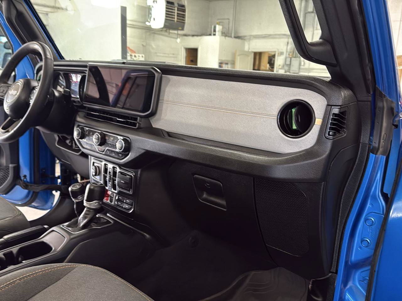 Used 2024 Jeep Wrangler Unlimited AWD/4WD image 56